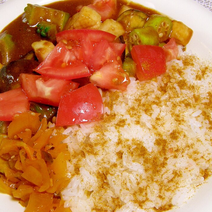 潮の香りと旬を味わえる・・・烏賊と夏野菜のカレー